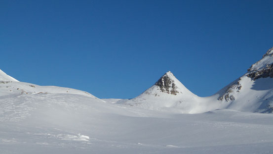 The col is to the left of this 'pyramid'