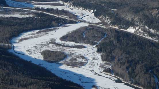 Smoky River looks quite fordable in winter.