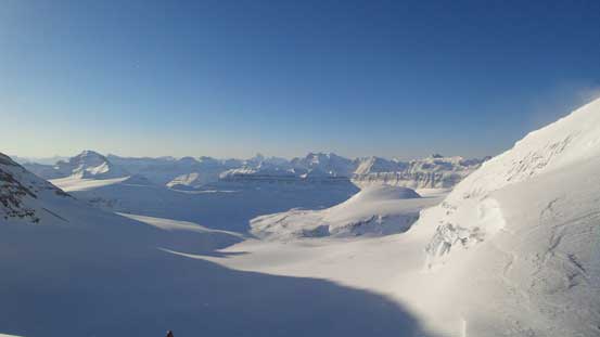 Looking southwards. This glacier will eventually leads down to Saskatchewan Glacier