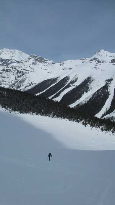 Skinning up this foreshortened gully