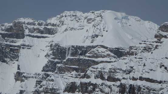 Avalanche coming off the south slopes on Mt. Lefroy