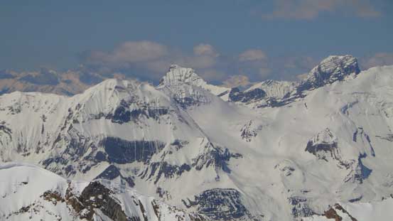 Impressive peaks in the BC rocks. Those are just south of Mummery Group