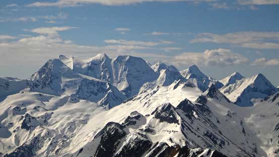 Mt. Dawson is the second highest peak in Selkirks. It's also an 11,000er.