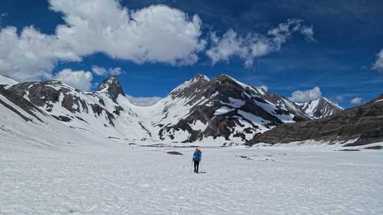 Into the long valley, looking back towards Northover Glacier