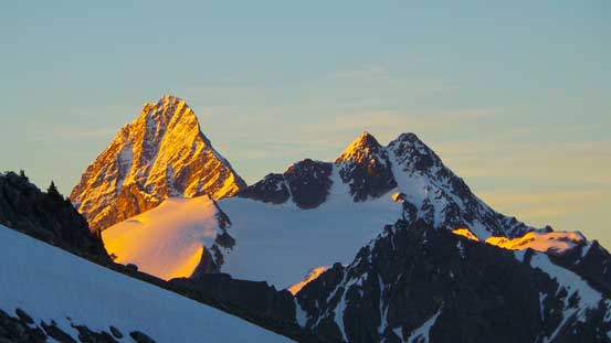 Mt. Sir Donald with the twin summits of Avalanche Mountain in front