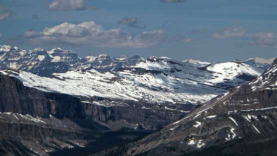 Castle Mountain's plateau. Rockbound Lake is just barely visible