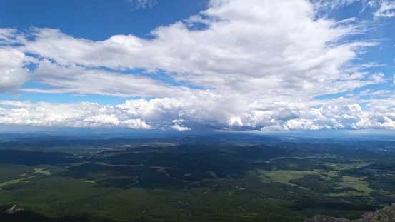 Thunderstorms towards Calgary