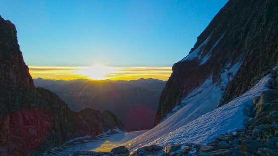 Gorgeous sunrise from Uto/Sir Donald col