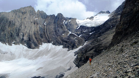 Traversing the scree band with big views behind