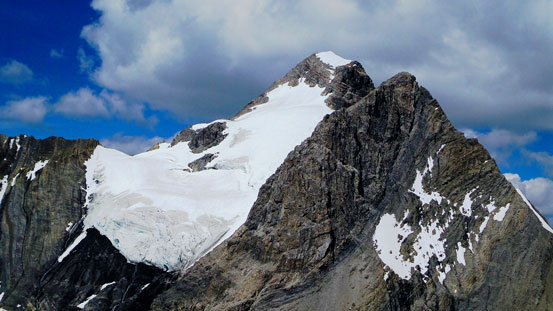 Zooming-in the south face/glacier. Looks pretty steep from here!