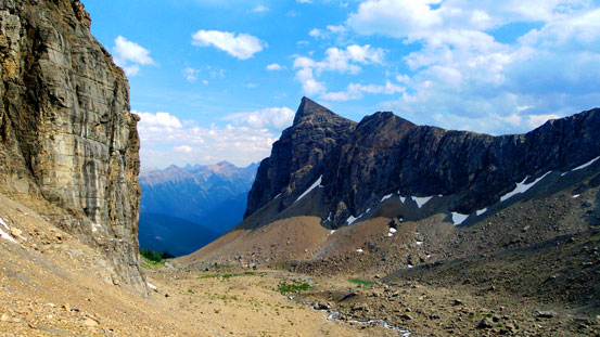 Descending the long but very scenic valley