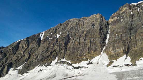 Right of center is Congdon/McNab Couloir - I admire guys like Kevin Barton, Jason Wilcox and Blair Piggot being able to climb something like this!