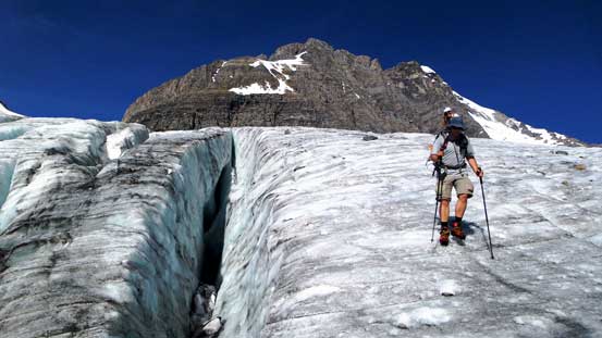 Hiking down some dry glacier, really cool for photos
