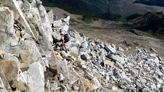 Typical scrambling on the SE ridge leading to false summit