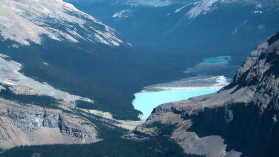 Zooming-in towards Berg Lake.