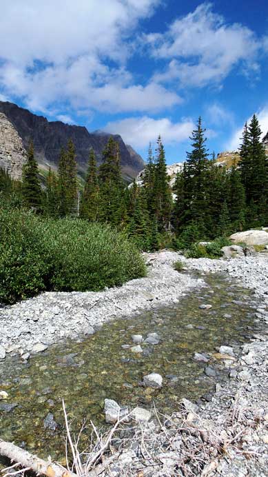 We chose here to bivy. Lots of water source