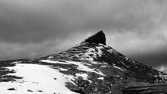 On the south ridge now, looking towards the summit