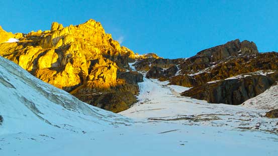 Ascending towards the 1st couloir. You can see ahead being a maze of crevasses