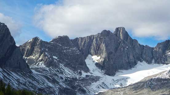 Mt. Lancaster is a technical summit. The shape of these peaks reminded me Opal Range or Colin Range.