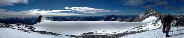 A panorama view of the glacier. Click to view large size.