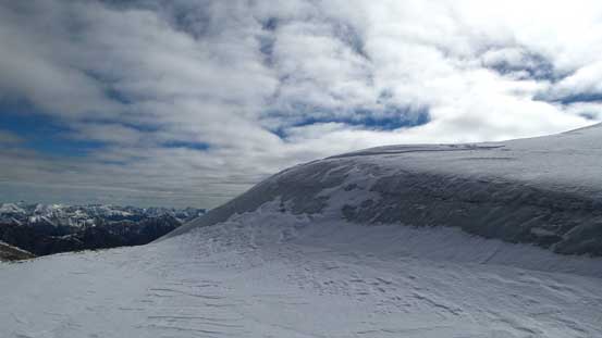 An icy roll coming down from false summit. We managed to bypass it without the need of crampons