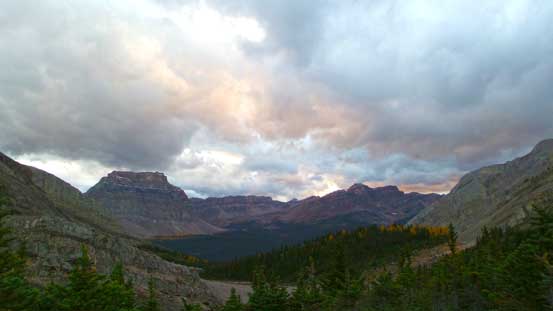 Some evening colours. It was still cloudy and occasionally rainy. 