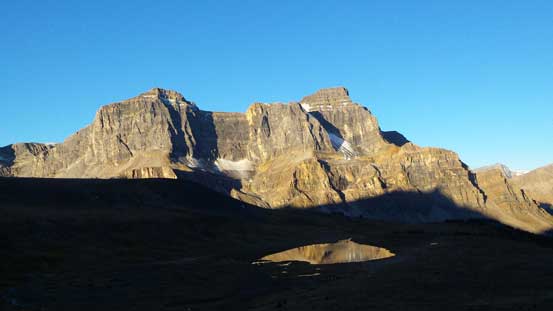 Noseeum Mountain is always the eye-catching one. Now I want to ascend it. 