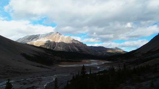 On the descent from Nigel Pass down towards Brazeau River