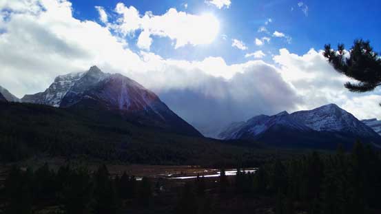 Looking back. Not to our surprise the main range was still soaked.