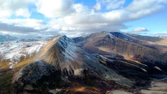Flat Ridge, our next objective is the bump on left. The higher peak on right is unnamed, or "Marble NW4" by bivouac.com