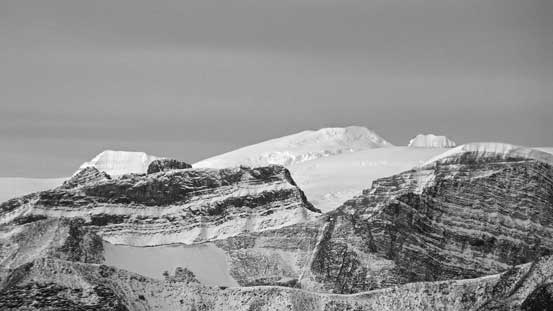 Surprisingly there wasn't any clouds on Columbia Icefield - S. Twin, N. Twin and Twins Tower in view.