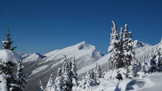 One of the many unnamed peaks nearby