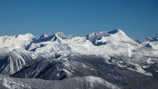 Behind "Jenette Peak" on the left skyline we could see the Ramparts