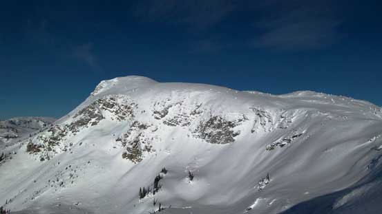 Now on the ridge, we could see the true summit ahead.