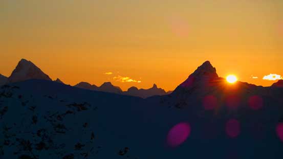 Sunrise over an unnamed, but pointy peak in Selkirks