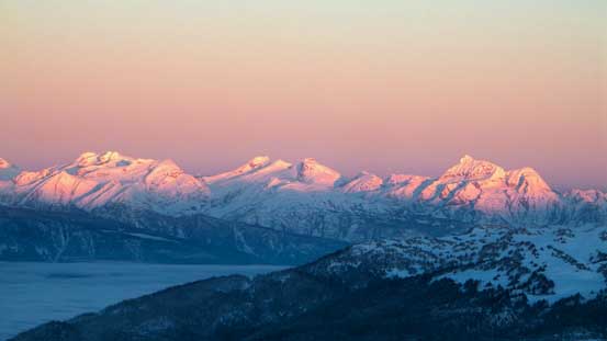 Gordon Horne Peak and its nearby unnamed peaks on glow