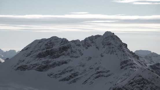 A zoomed-in view of the summit ridge of White Man Mountain