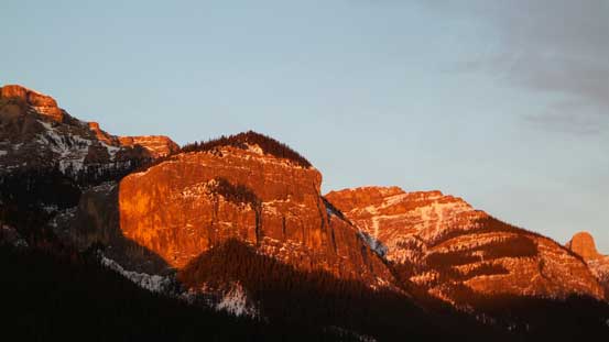Alpenglow on the rock faces on Phantom Crag