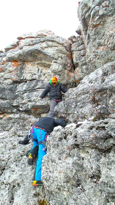 Down-climbing the 4th class section