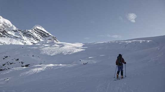 Ben skiing onto the Illecilewaet Glacier