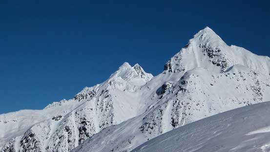 A zoomed-in view of Avalanche Mountain and Eagle Peak