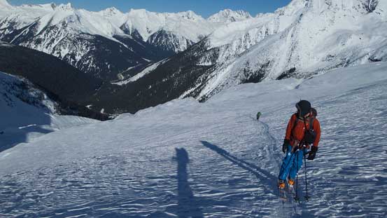 Ben and Vern skinning up