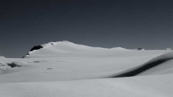 The unofficially named "Neve Station" looks like a decent ski objective