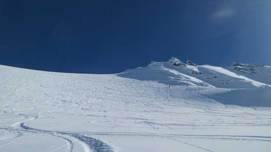 The steep NW Face was heavily tracked by probably hundreds of skiers...