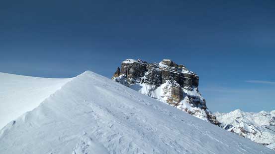 Crossing a wind-scoop feature