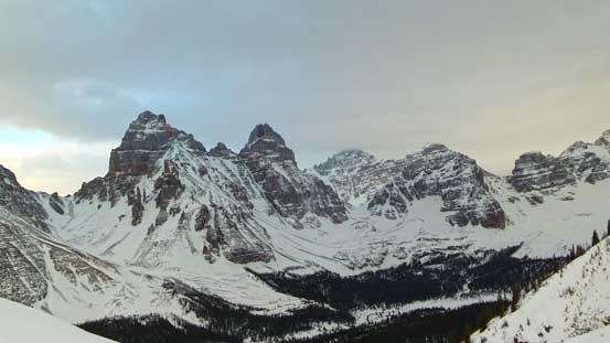 Pinnacle Mountain and Eiffel Peak start to look big again