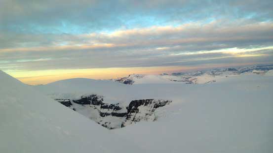 Evening colours over the Eastern horizon above Snow Dome