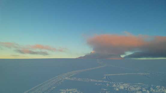 We woke up at alpenglow time. Well timed for the views!!