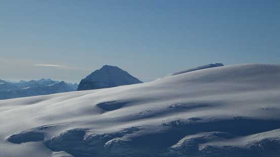 Behind the shoulder of Snow Dome we could see South Twin