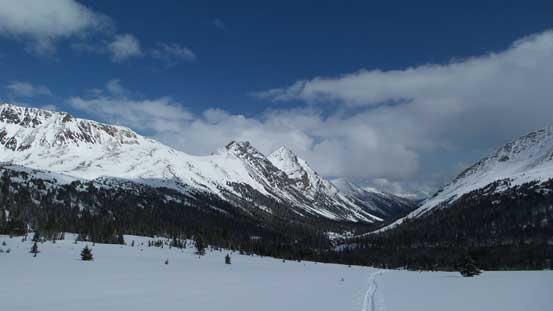 Ascending into the alpine basin below Maccarib